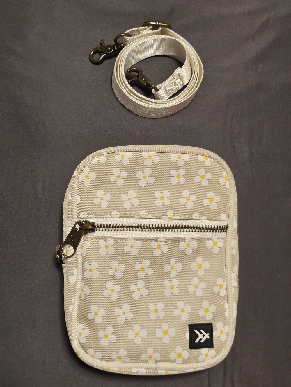 Thread Wallets Beige Daisy Print Compact Crossbody Bag Phone Purse